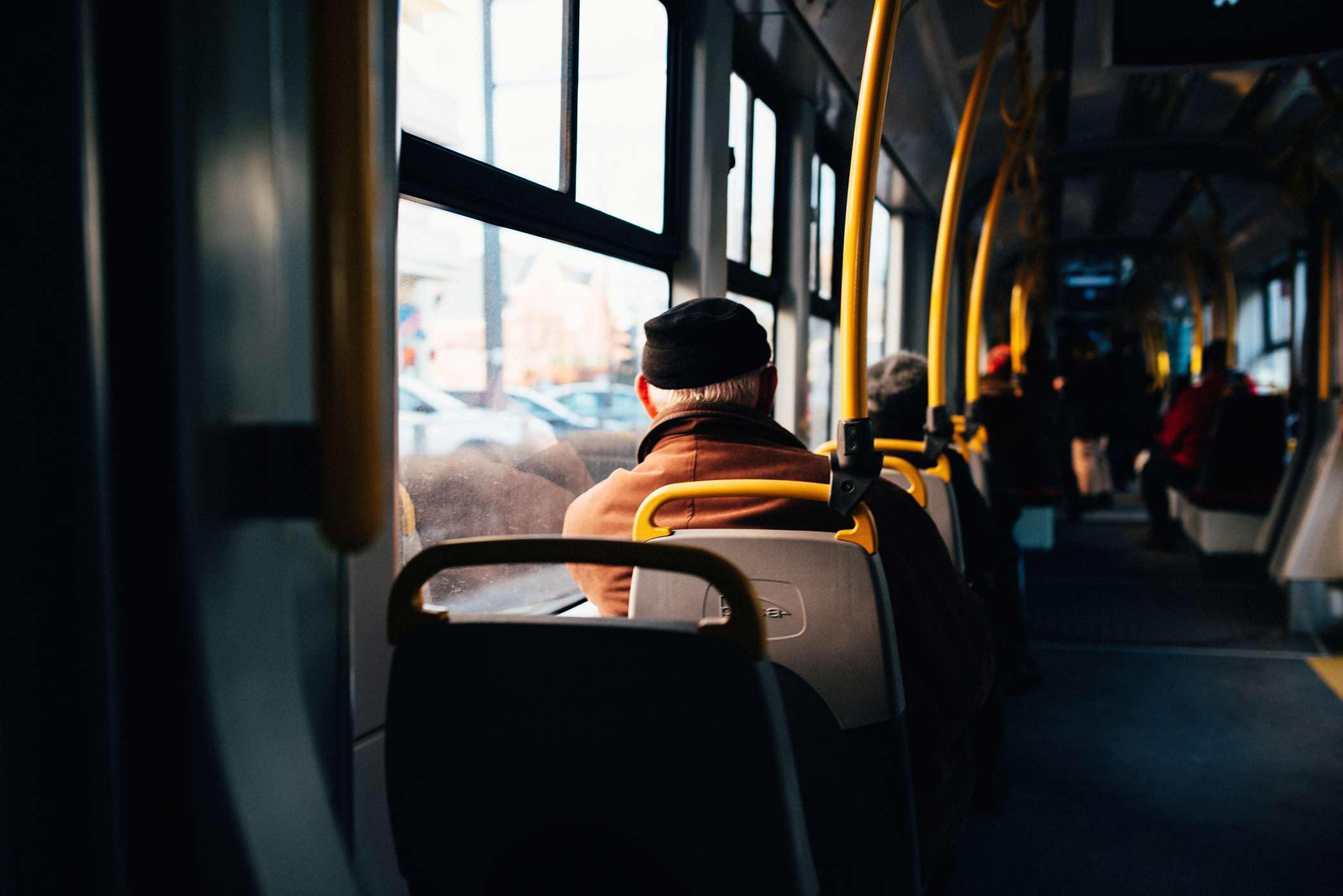 10 Cara agar Tidak Mabuk di Bus Saat Perjalanan Jauh