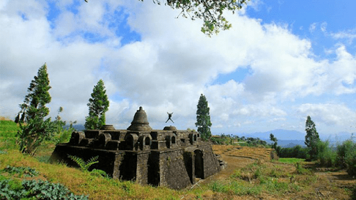 Candi Tridharma Gunung Putri