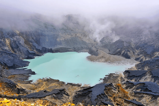 Lokasi dan Jam Operasional Tangkuban Perahu