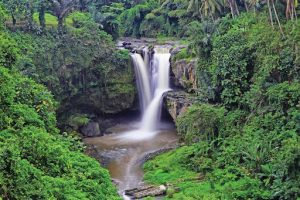 air terjun tegenungan