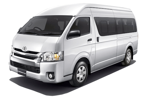 ELF vs Hiace Mana yang Terbaik untuk Perjalanan Jarak Jauh