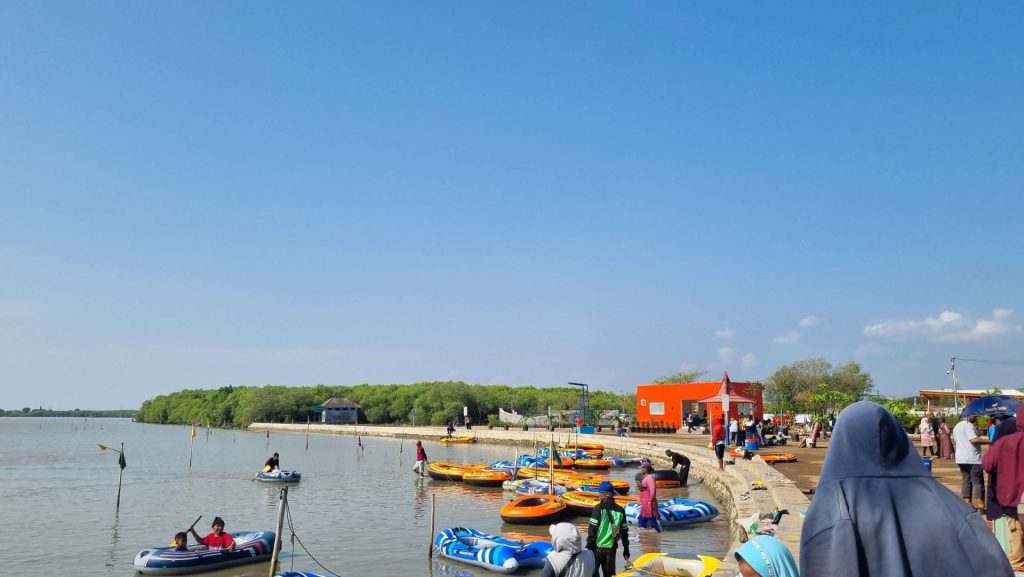 Pantai Kejawanan cirebon