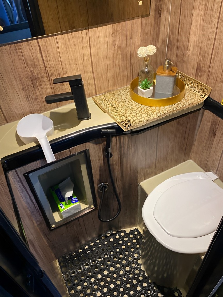 Apakah Sewa Bus Pariwisata Fasilitas Toilet Sepadan?