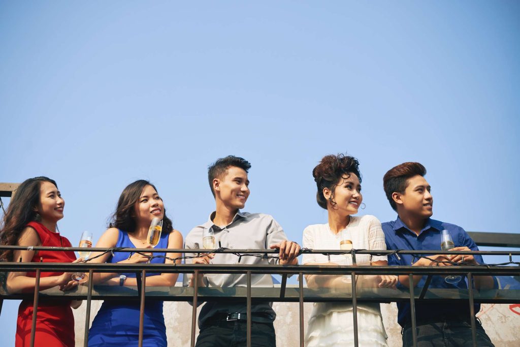 Keuntungan Sewa Bus Pariwisata untuk Outing kantor dan Tipsnya