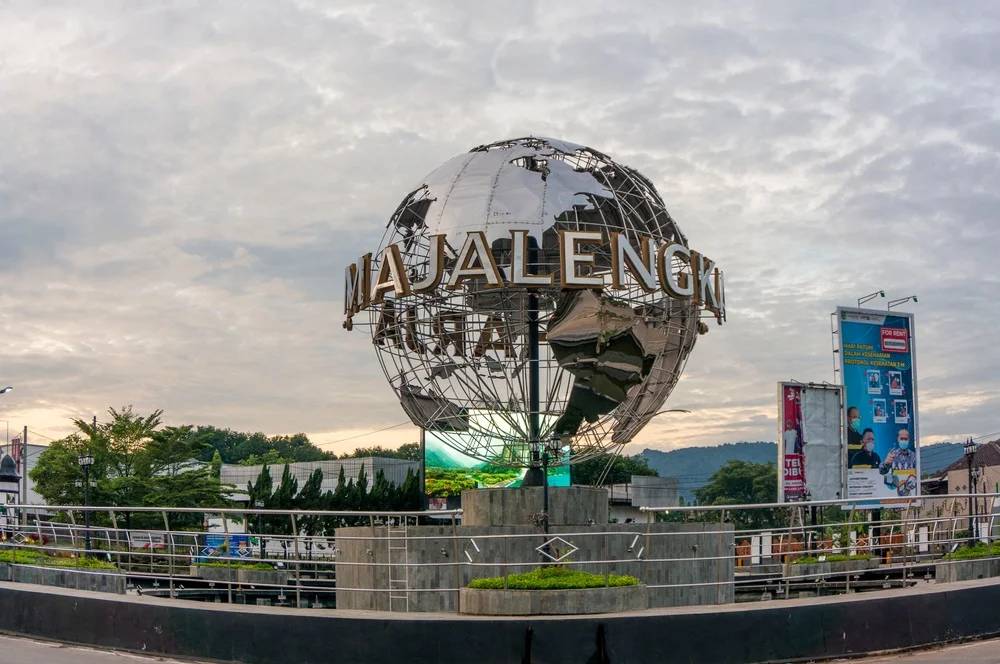 sewa bus pariwisata dari serang ke majalengka