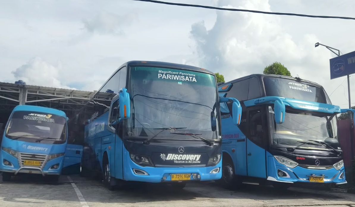 Sewa bus pariwisata 20 seat