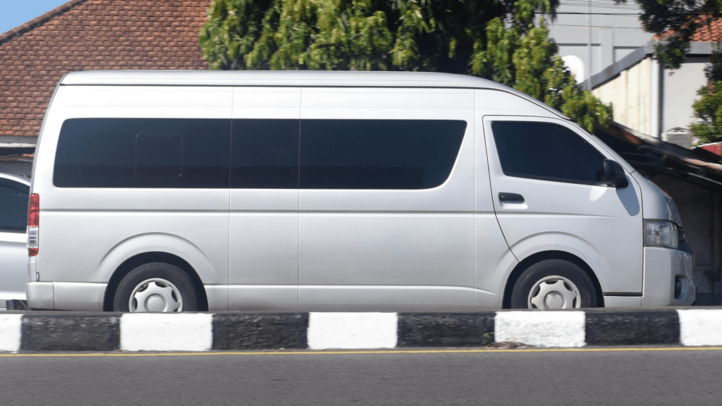 armada hiace bus discovery