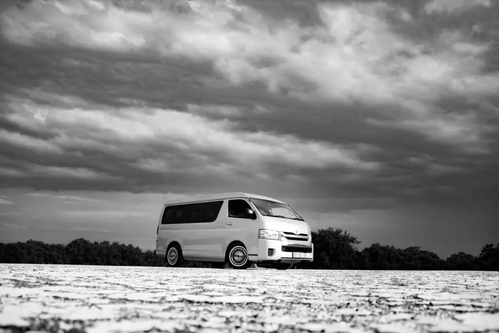 sewa hiace depok