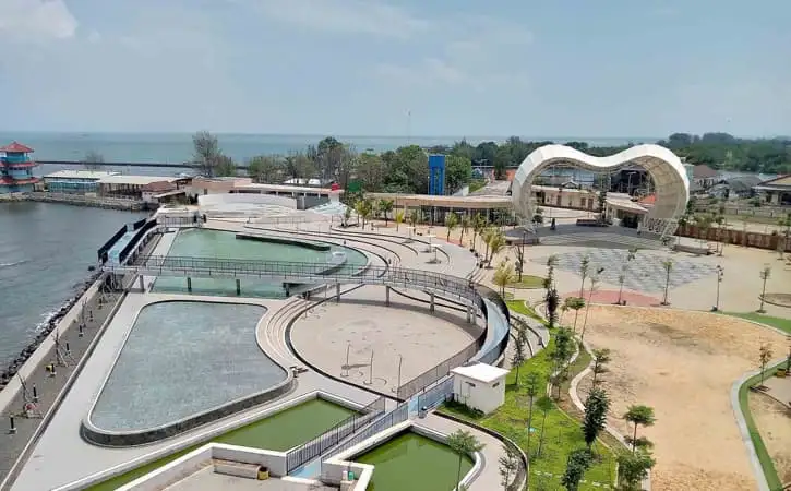 Taman Wisata Laut Pantai Pasir Kencana Pekalongan