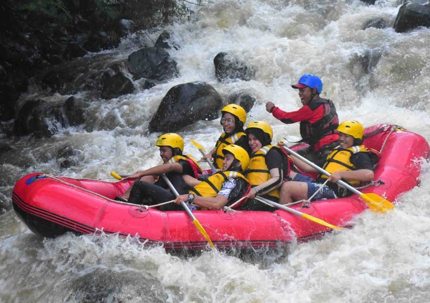 Arung Jeram Sungai Cisadane Caringin